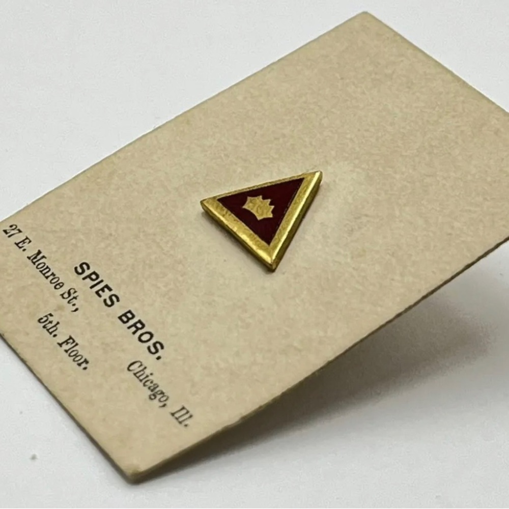 DELTA SIGMA PI Antique fraternity screw back pin With original card Spies Bros.
